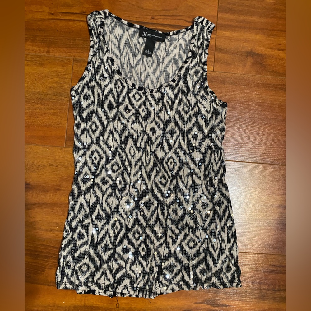 Black and White Patterned Sleeveless Top